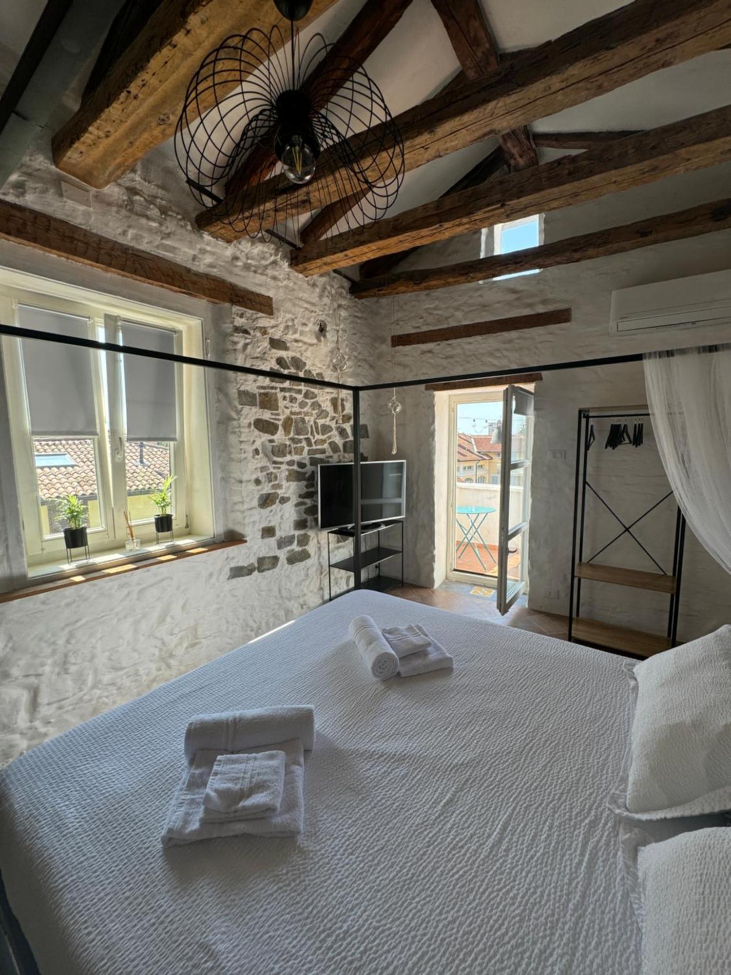 Loving My Rooms 3 - Incantevole Monolocale Nel Centro Storico Гориция Экстерьер фото